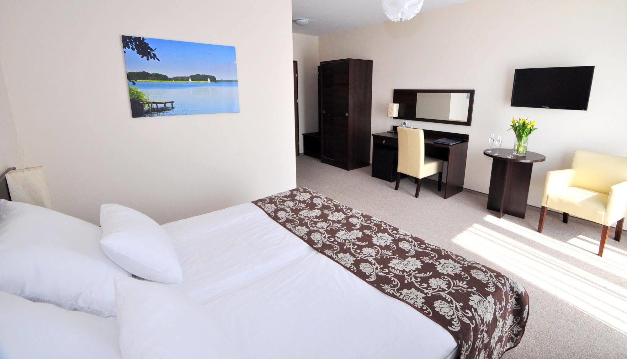 Mikołajki Hotel Santa Monica מראה חיצוני תמונה